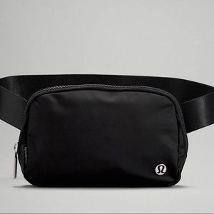 NWT lululemon everywhere belt bag